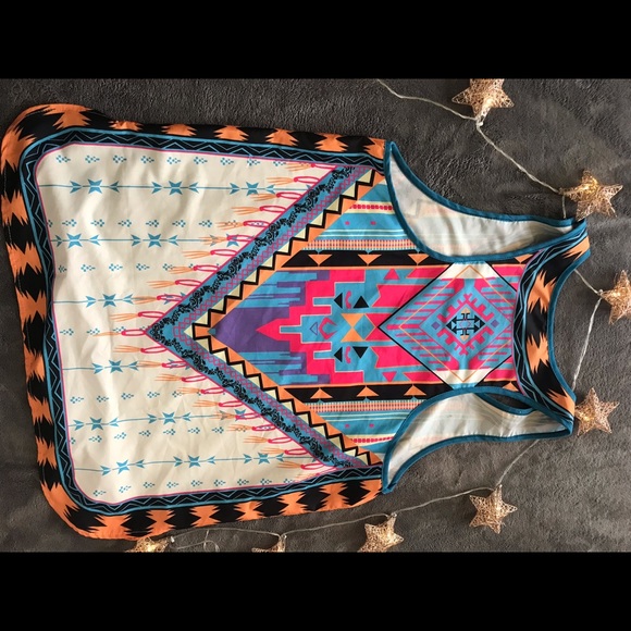 NWOT Tribal Print White Top - Picture 4 of 5